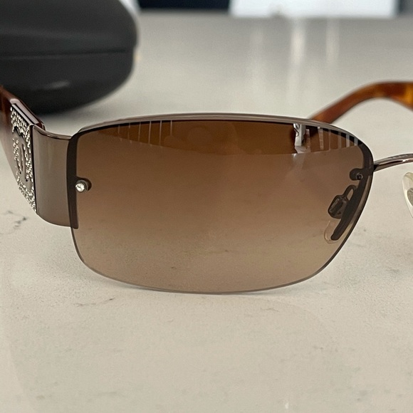 Authentic Chanel 4117B Vintage Sunglasses - Picture 9 of 16